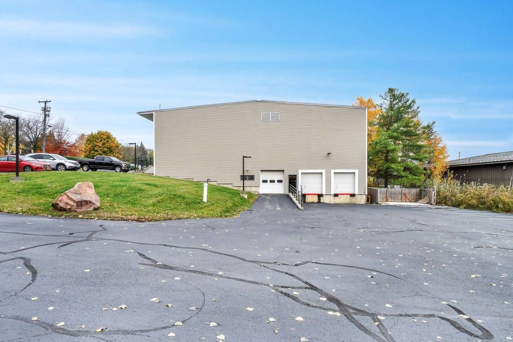 2 Gregory Dr, South Burlington, VT 05403